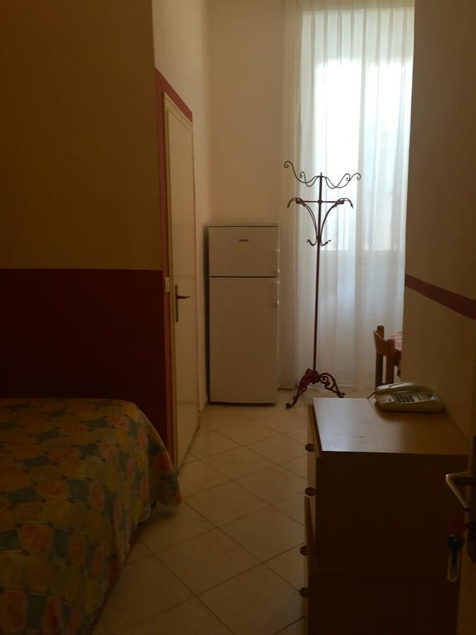Ape Elbana Hotel 2*